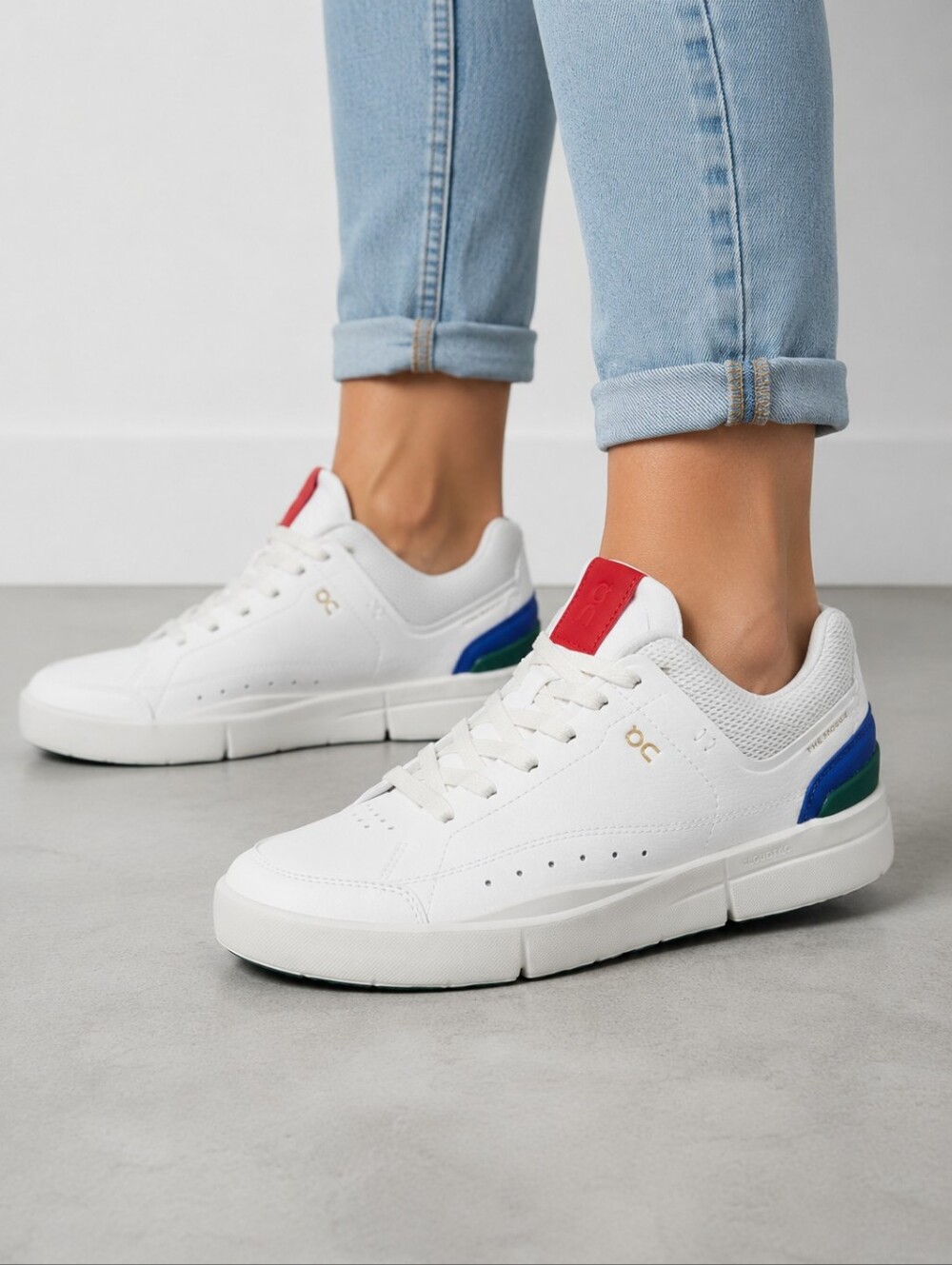 On Oncloud The Roger Clubhouse White Leather Sneakers Women's Size 5.5 NWB